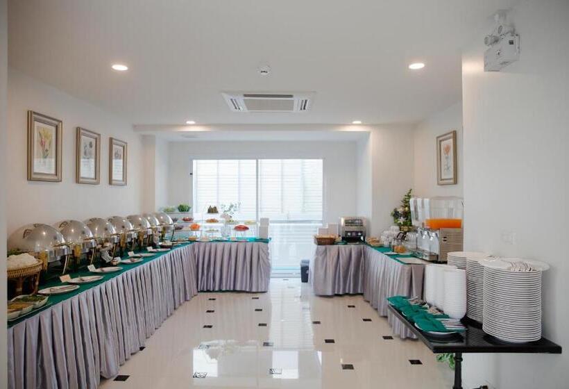 Отель Chada@nakhon