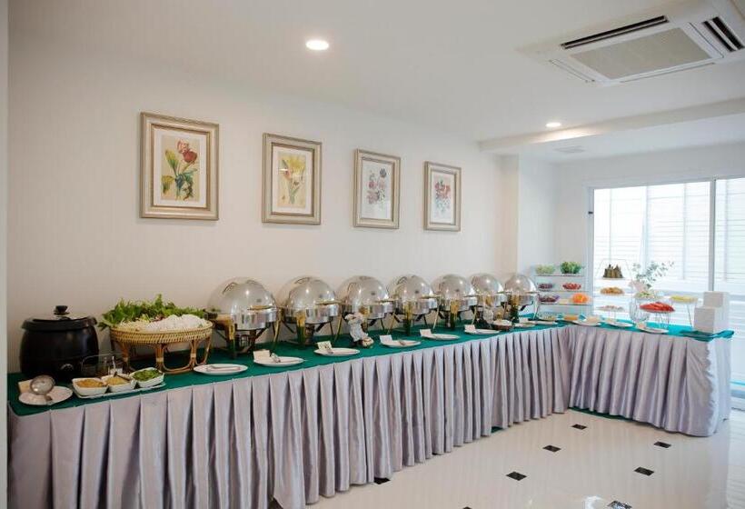 Отель Chada@nakhon