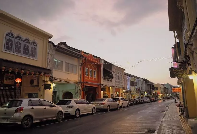 Hotelli Karnvela Phuket