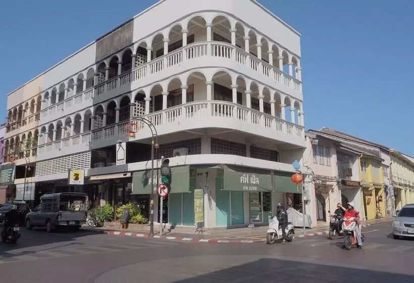 Hotelli Karnvela Phuket