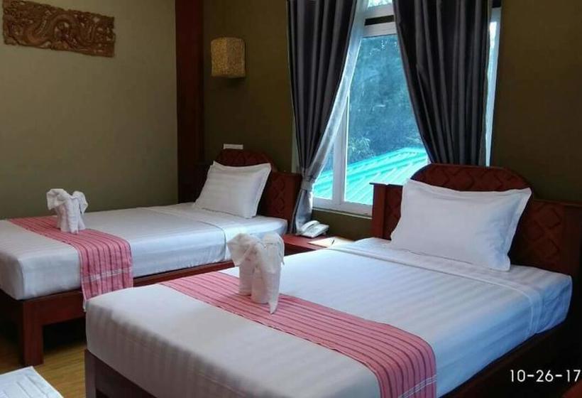 هتل Three Seasons