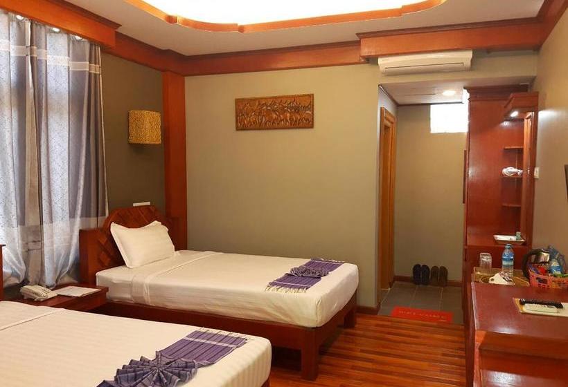 هتل Three Seasons