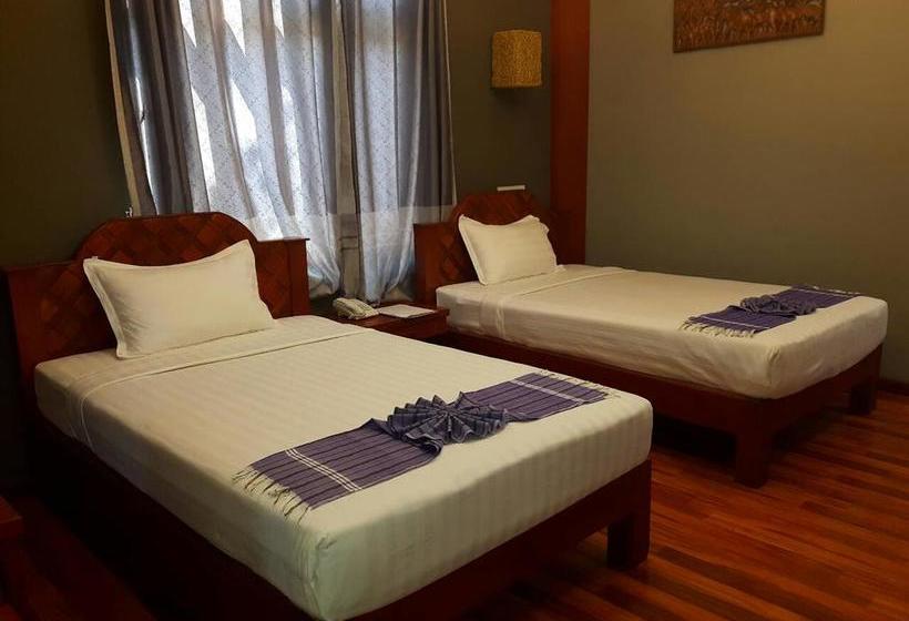 هتل Three Seasons