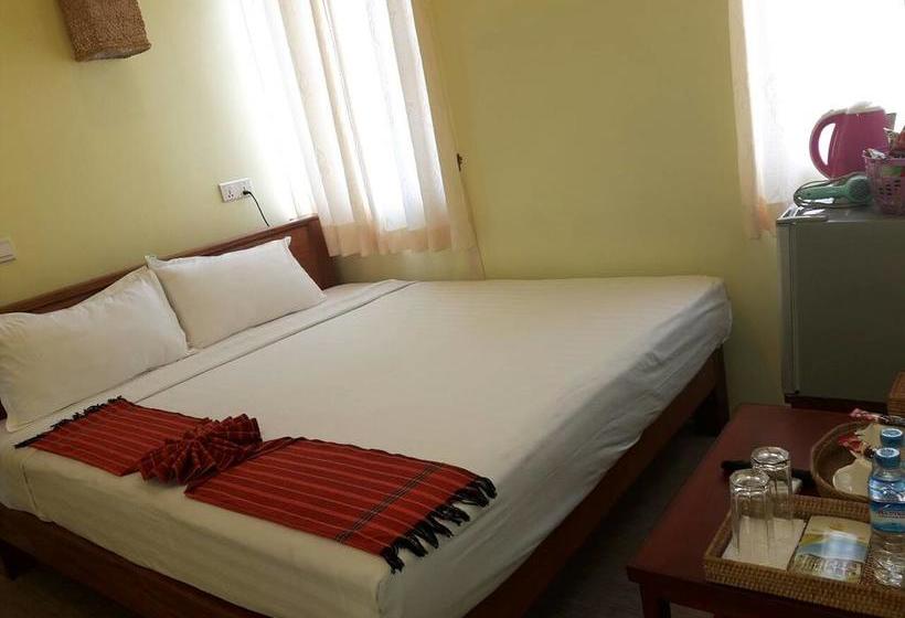 هتل Three Seasons