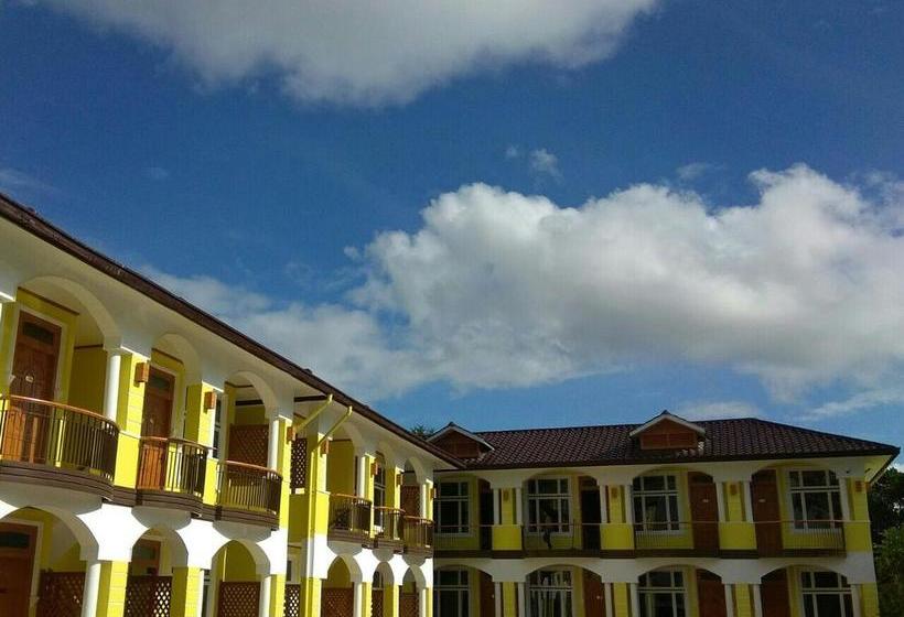 هتل Three Seasons