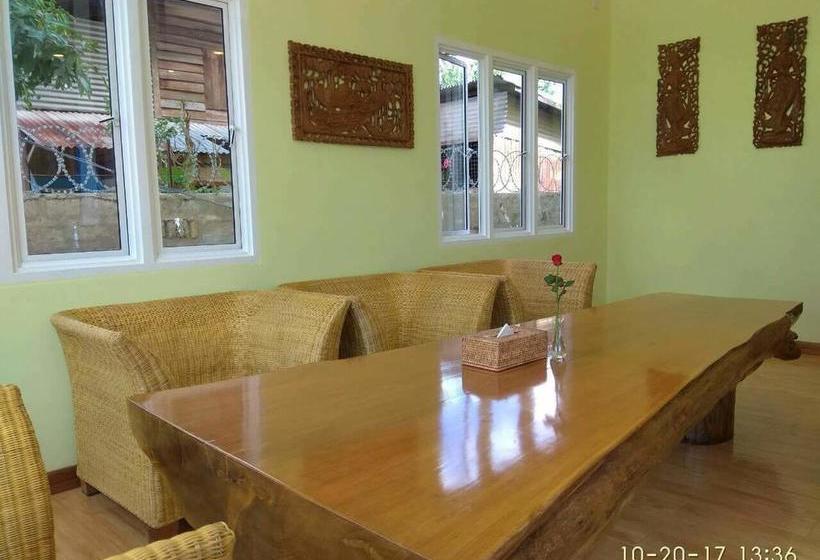 هتل Three Seasons