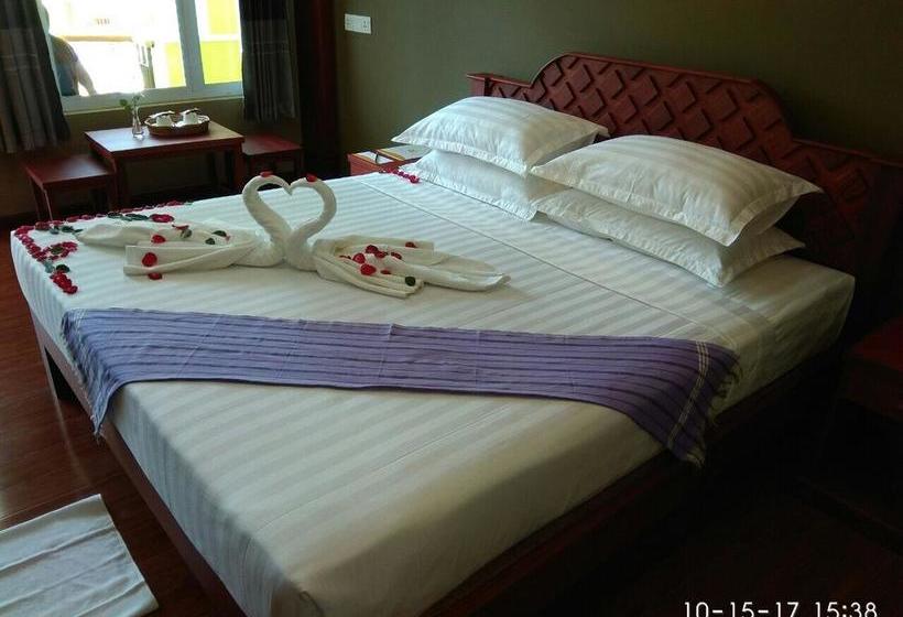 هتل Three Seasons