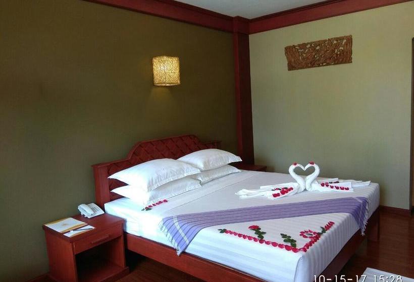 هتل Three Seasons