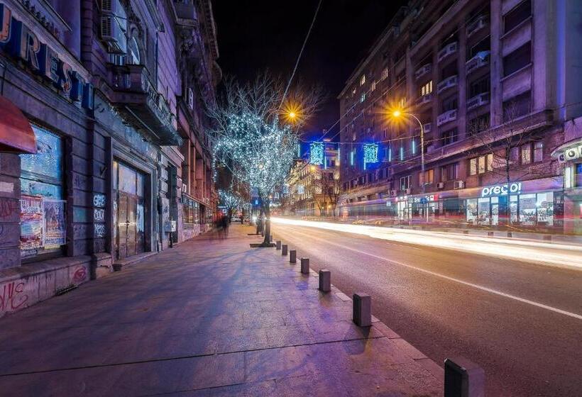 هتل Upstairs Boutique