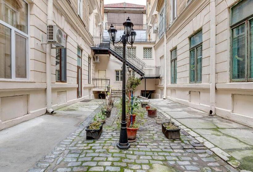 هتل Upstairs Boutique