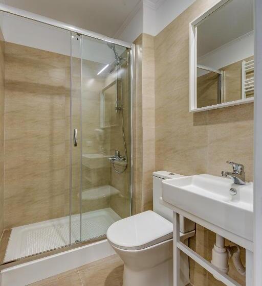 هتل Upstairs Boutique