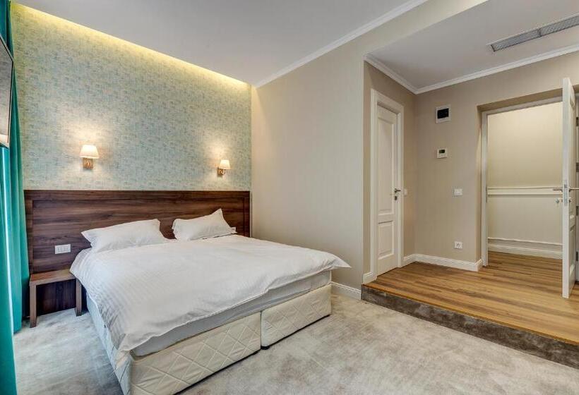 هتل Upstairs Boutique