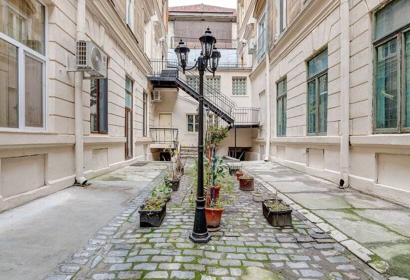 هتل Upstairs Boutique