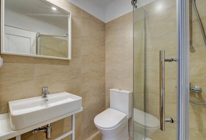 هتل Upstairs Boutique