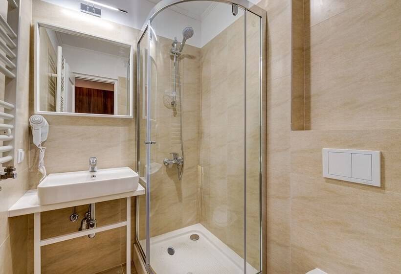 هتل Upstairs Boutique