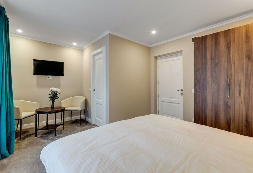 هتل Upstairs Boutique