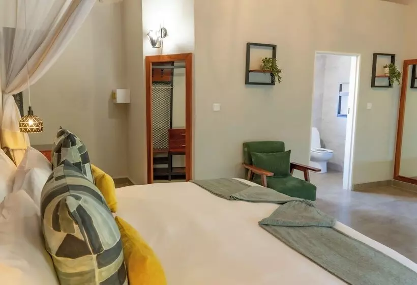 هتل Kasambabezi Lodge