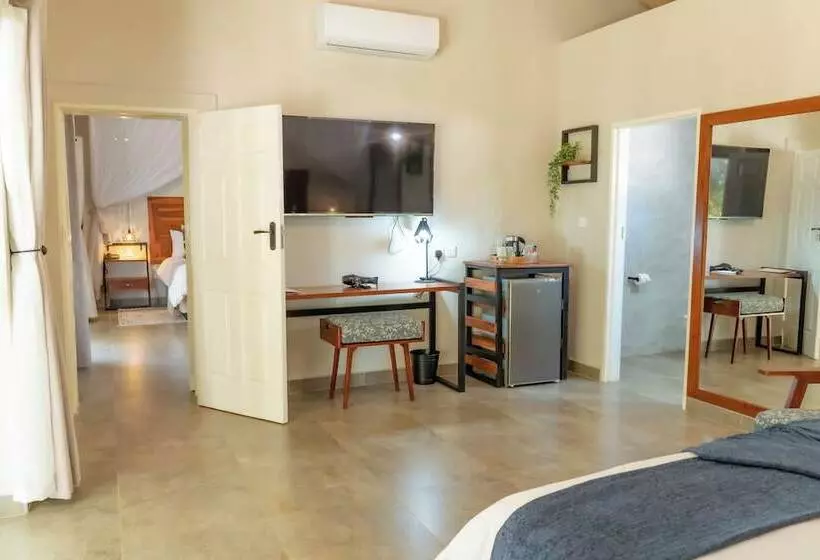 هتل Kasambabezi Lodge
