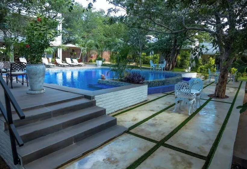 هتل Kasambabezi Lodge