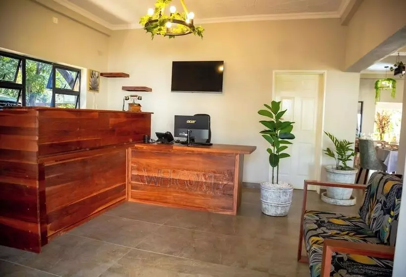 هتل Kasambabezi Lodge