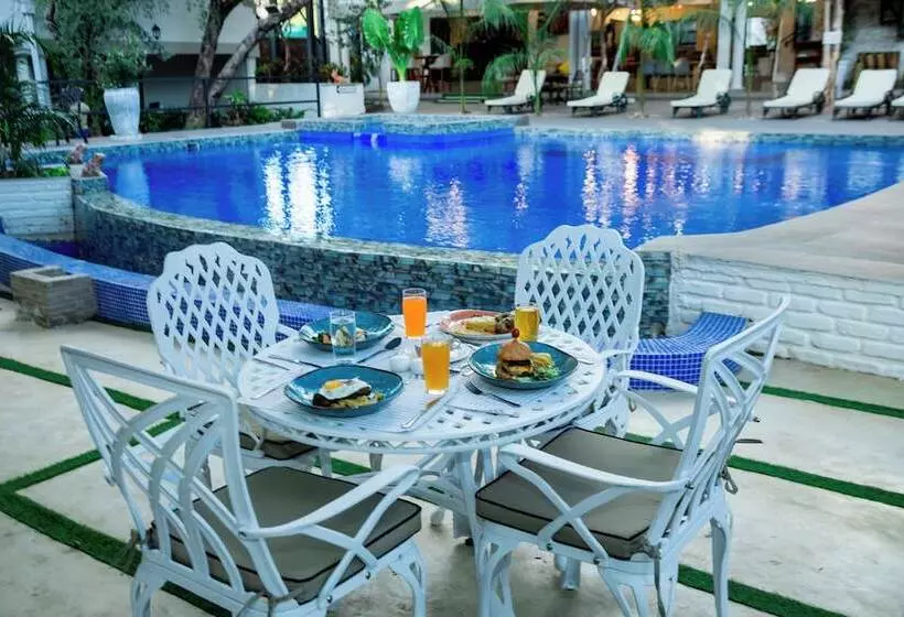 هتل Kasambabezi Lodge