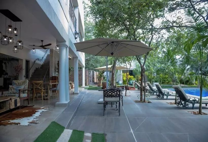 هتل Kasambabezi Lodge