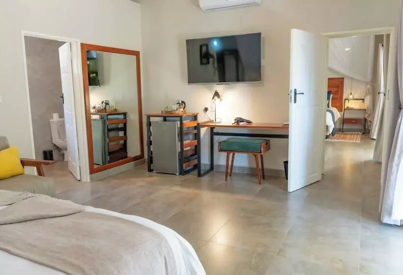 هتل Kasambabezi Lodge