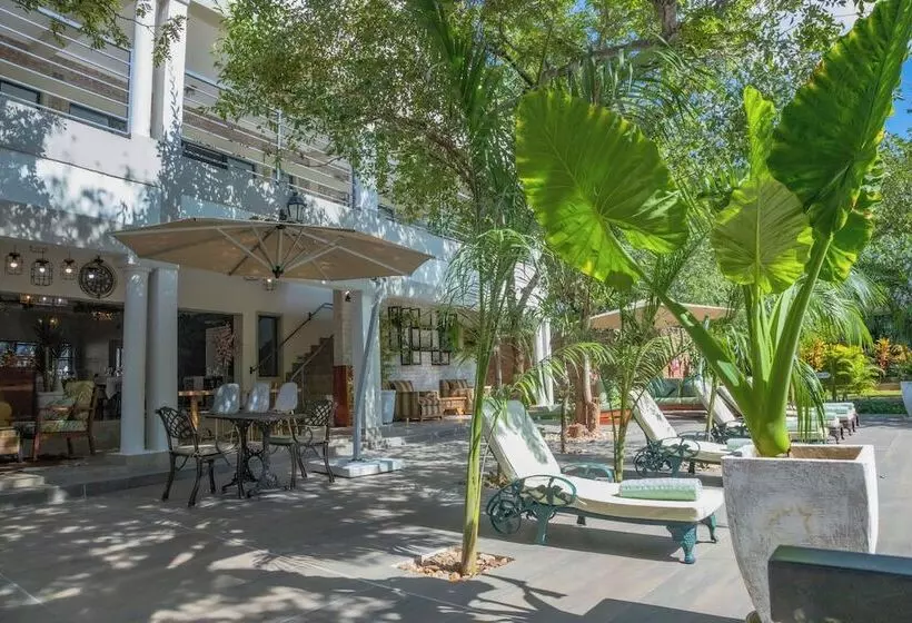 هتل Kasambabezi Lodge