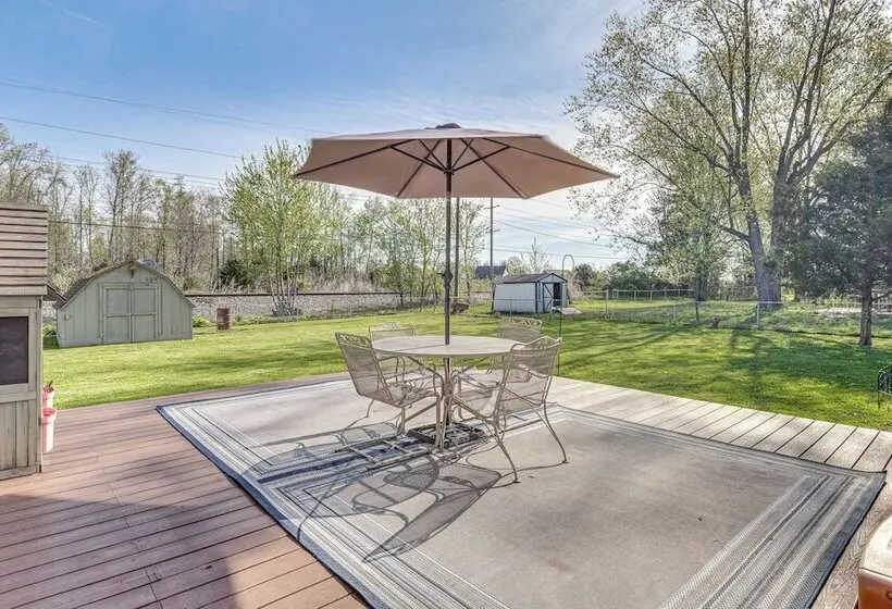 12 Mi To Indianapolis Motor Speedway: Home W/ Deck