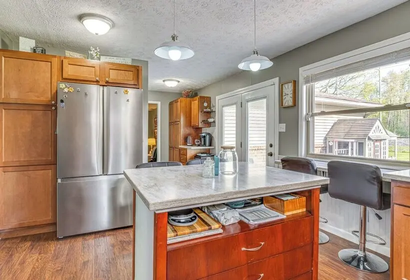 12 Mi To Indianapolis Motor Speedway: Home W/ Deck