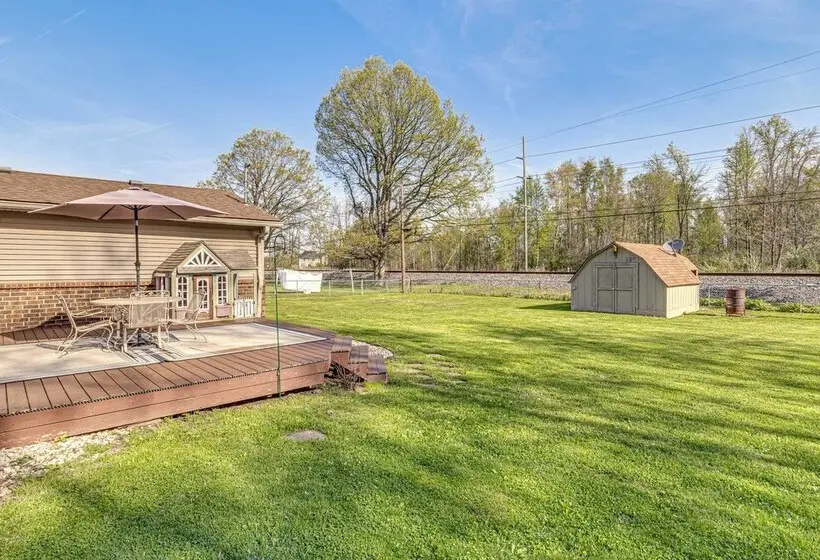 12 Mi To Indianapolis Motor Speedway: Home W/ Deck
