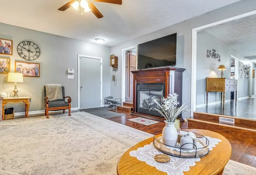 12 Mi To Indianapolis Motor Speedway: Home W/ Deck