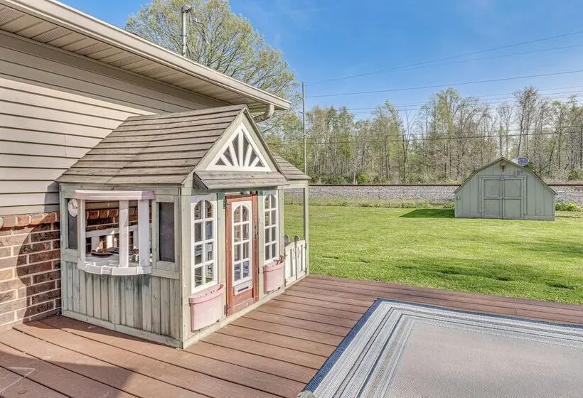 12 Mi To Indianapolis Motor Speedway: Home W/ Deck