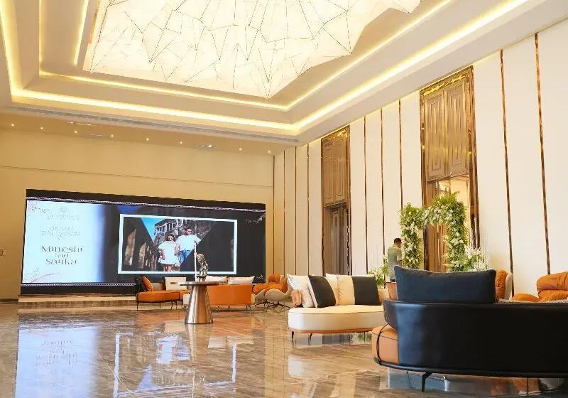 Grandeeza Hotel By Galison