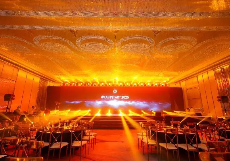 Grandeeza Hotel By Galison