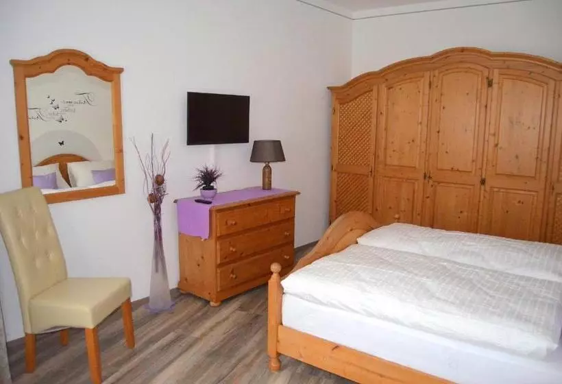 Aamiaismajoitus (B&B) Pension Zum Strell