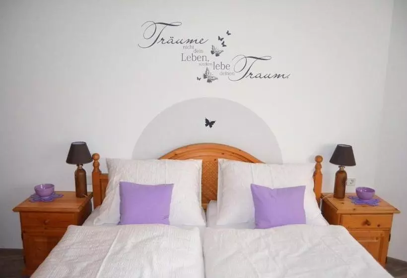 Aamiaismajoitus (B&B) Pension Zum Strell