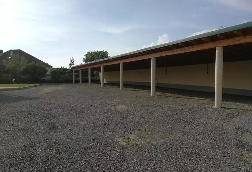 Aamiaismajoitus (B&B) Pension Zum Strell