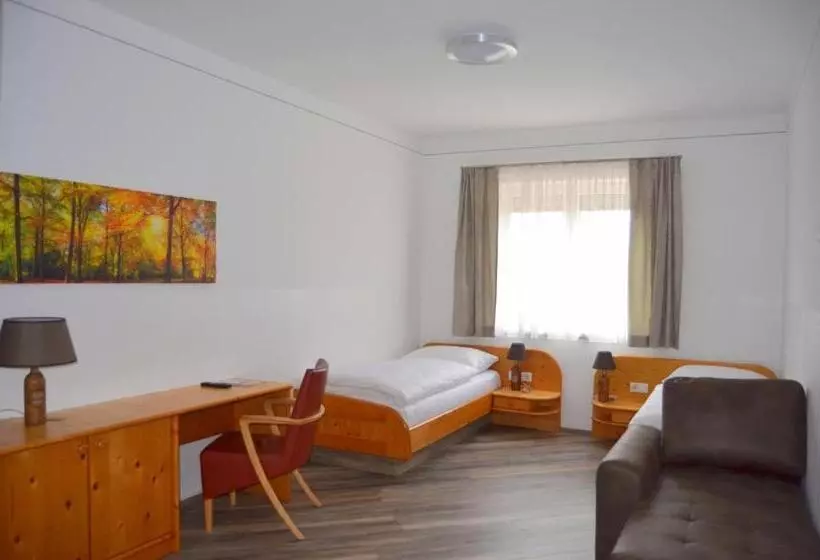 Aamiaismajoitus (B&B) Pension Zum Strell