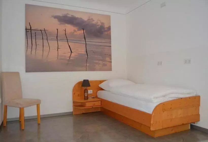 Aamiaismajoitus (B&B) Pension Zum Strell