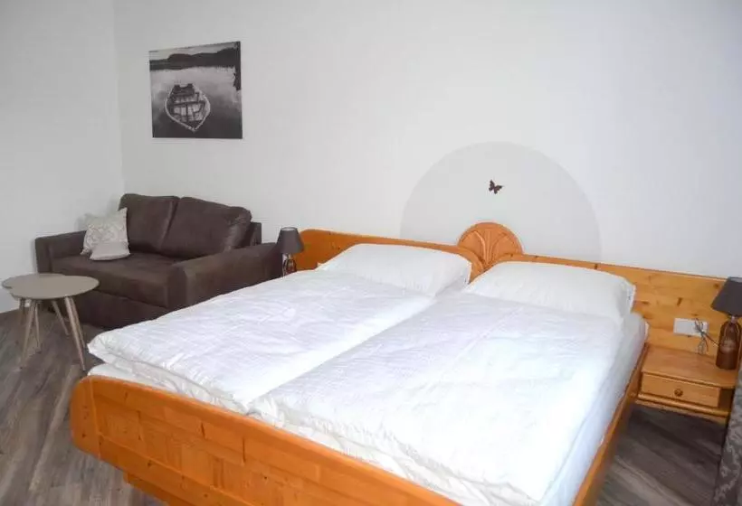 Aamiaismajoitus (B&B) Pension Zum Strell