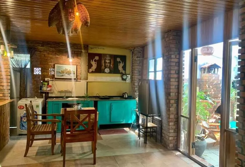 تختخواب و صبحانه The Hillside Homestay Hue