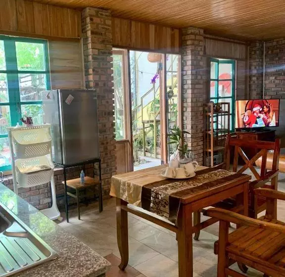 تختخواب و صبحانه The Hillside Homestay Hue