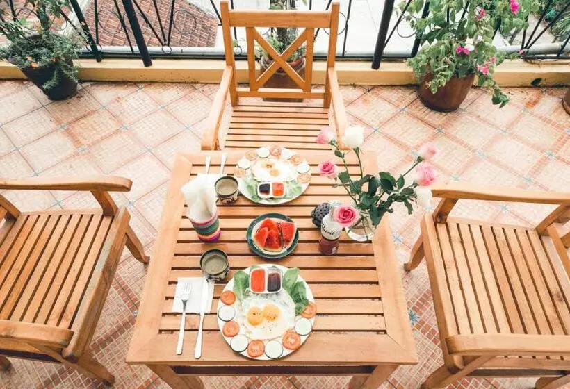 تختخواب و صبحانه The Hillside Homestay Hue