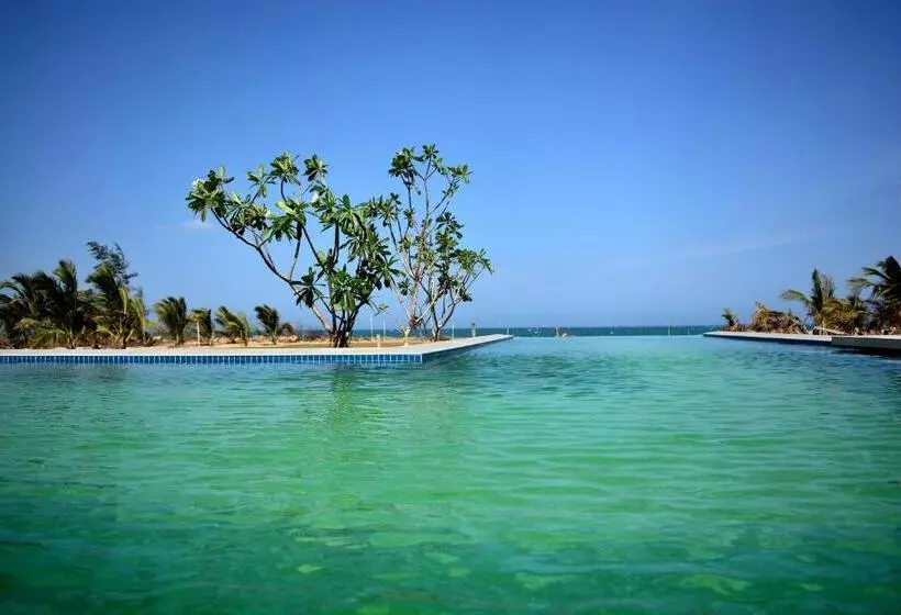 Hotelli Aprota Villas Arugambay