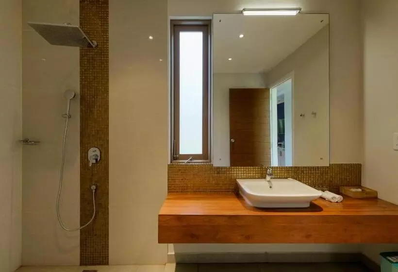 Hotelli Aprota Villas Arugambay