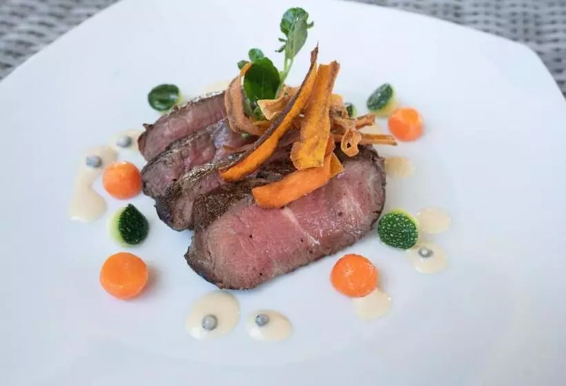 Hotelli Aprota Villas Arugambay