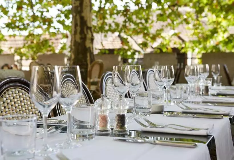 ホテル Brasserie Au Violon