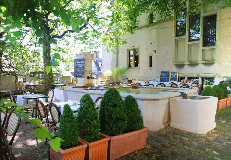 ホテル Brasserie Au Violon