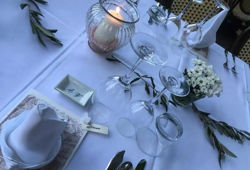 ホテル Brasserie Au Violon